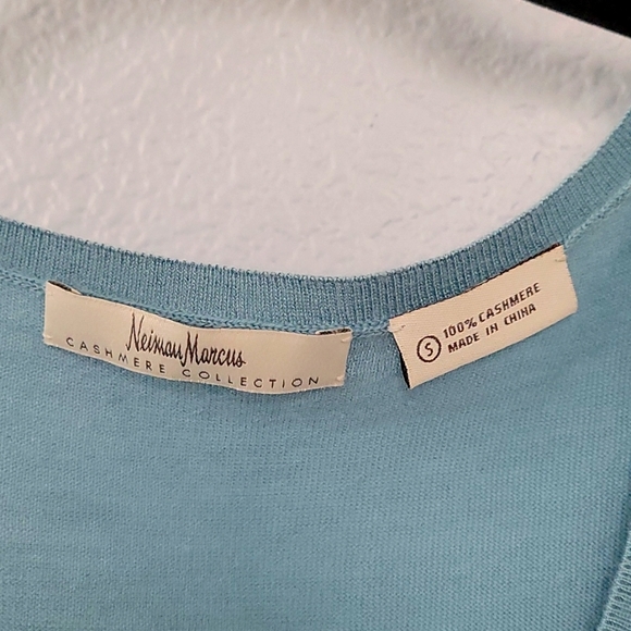 Neiman Marcus, cashmere collection, light blue, size small, sleeveless tank top - Picture 2 of 4